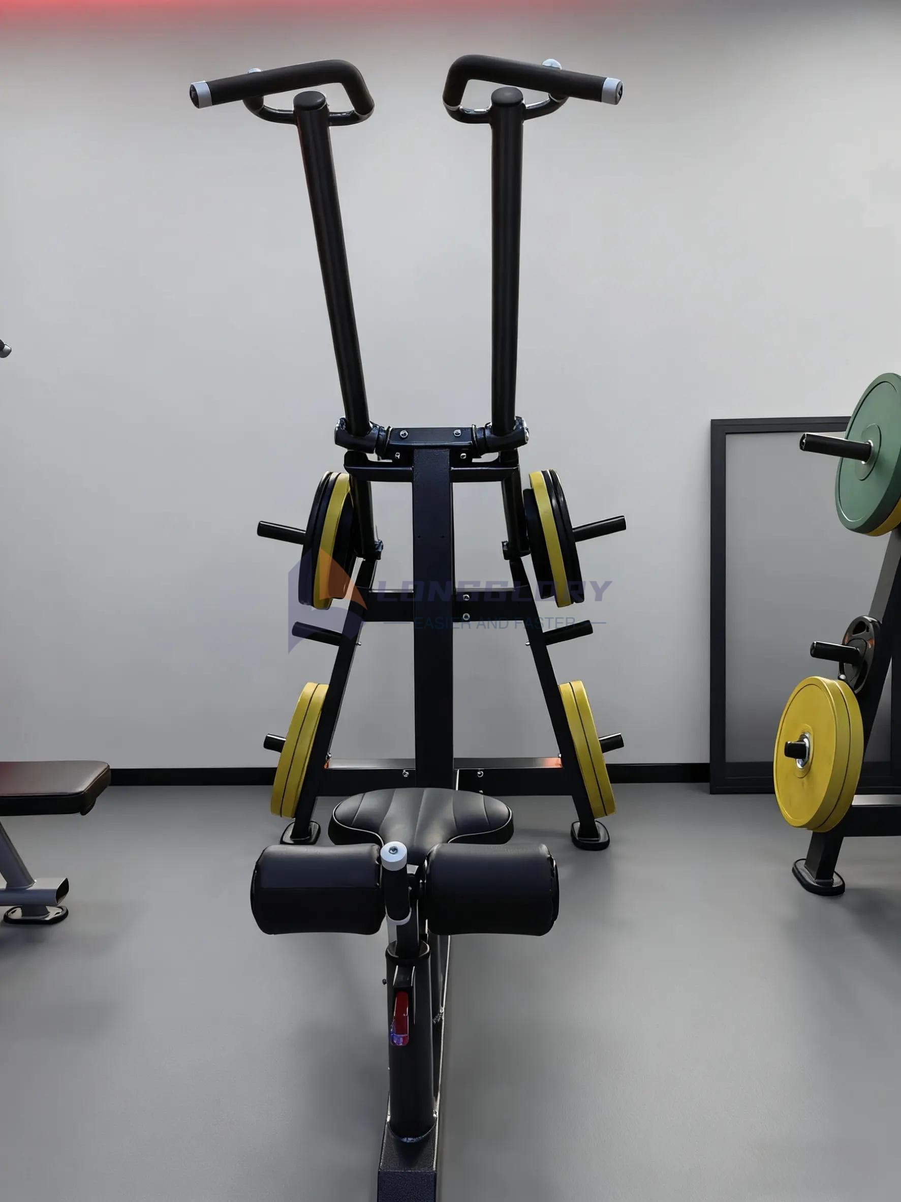 Convergent Lat Pulldown Machine